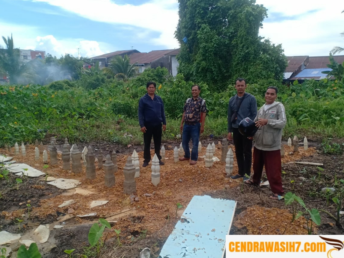 Karena Belum Mendapat Ganti Rugi, Ahli Waris Pemilik Makam Masih Bertahan Dilokasi Proyek Jalan Tol Kapuas,