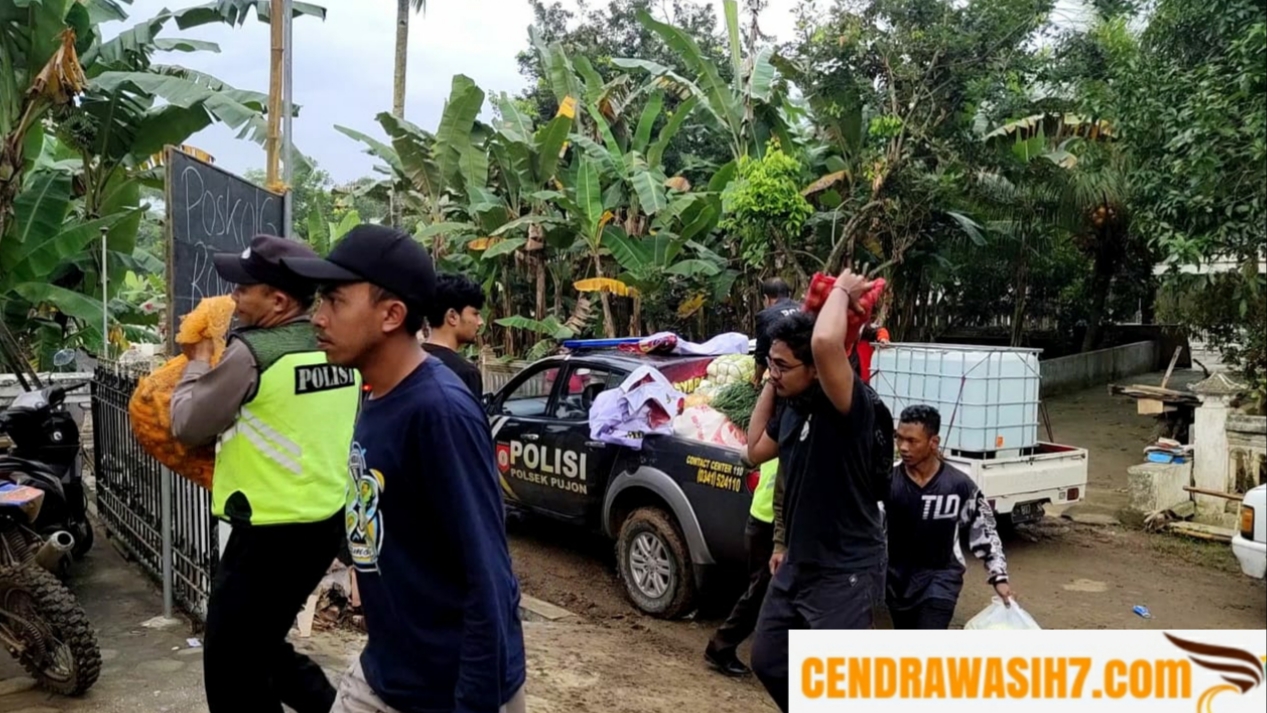 Peduli Warga Terdampak Bencana Polres Batu Distribusikan Bansos Ke Sumber Manjing Wetan