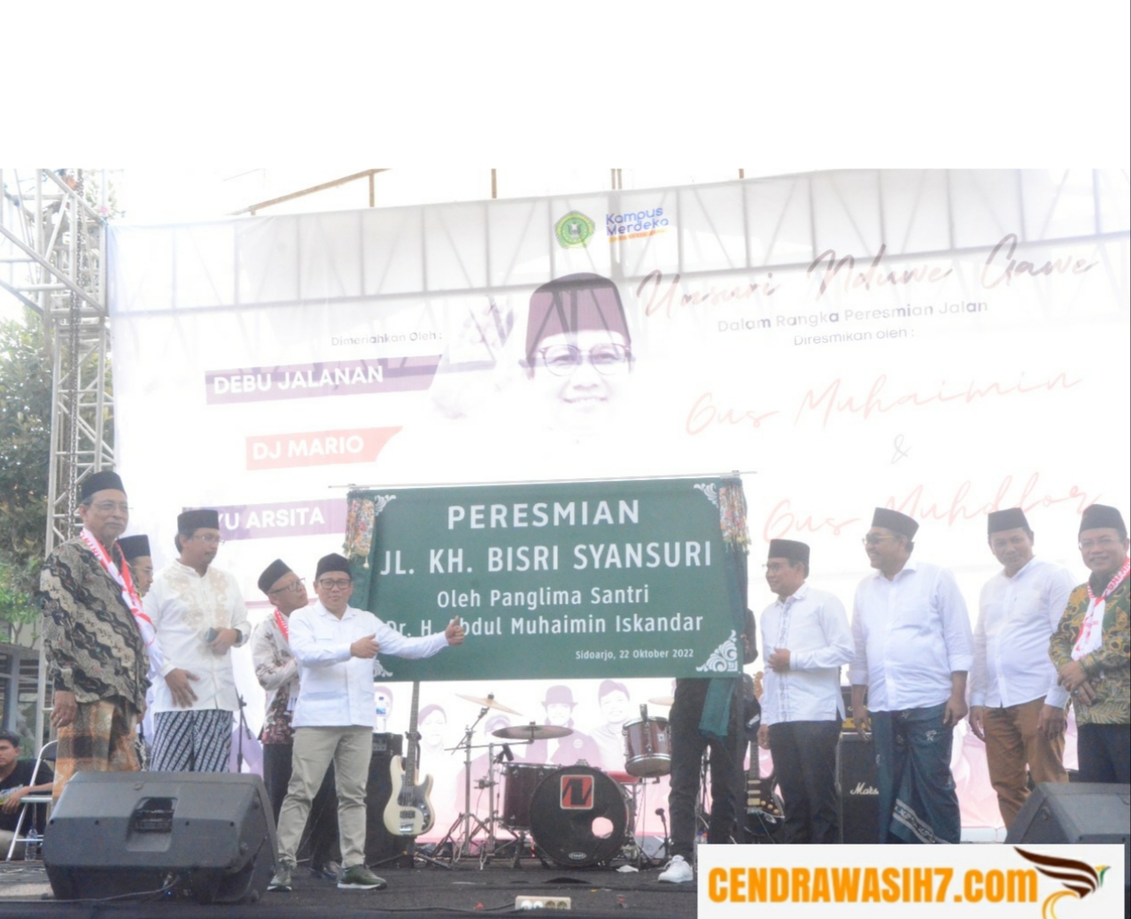 Bupati Sidoarjo Bersama Panglima Santri  Meresmikan Jl KH Bisr