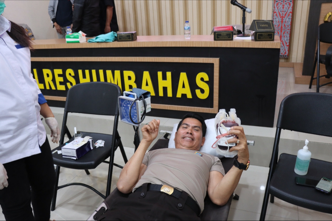 Polres Humbahas Melakukan Kegiatan Donor Darah Dalam Rangka HUT Polri ke 71