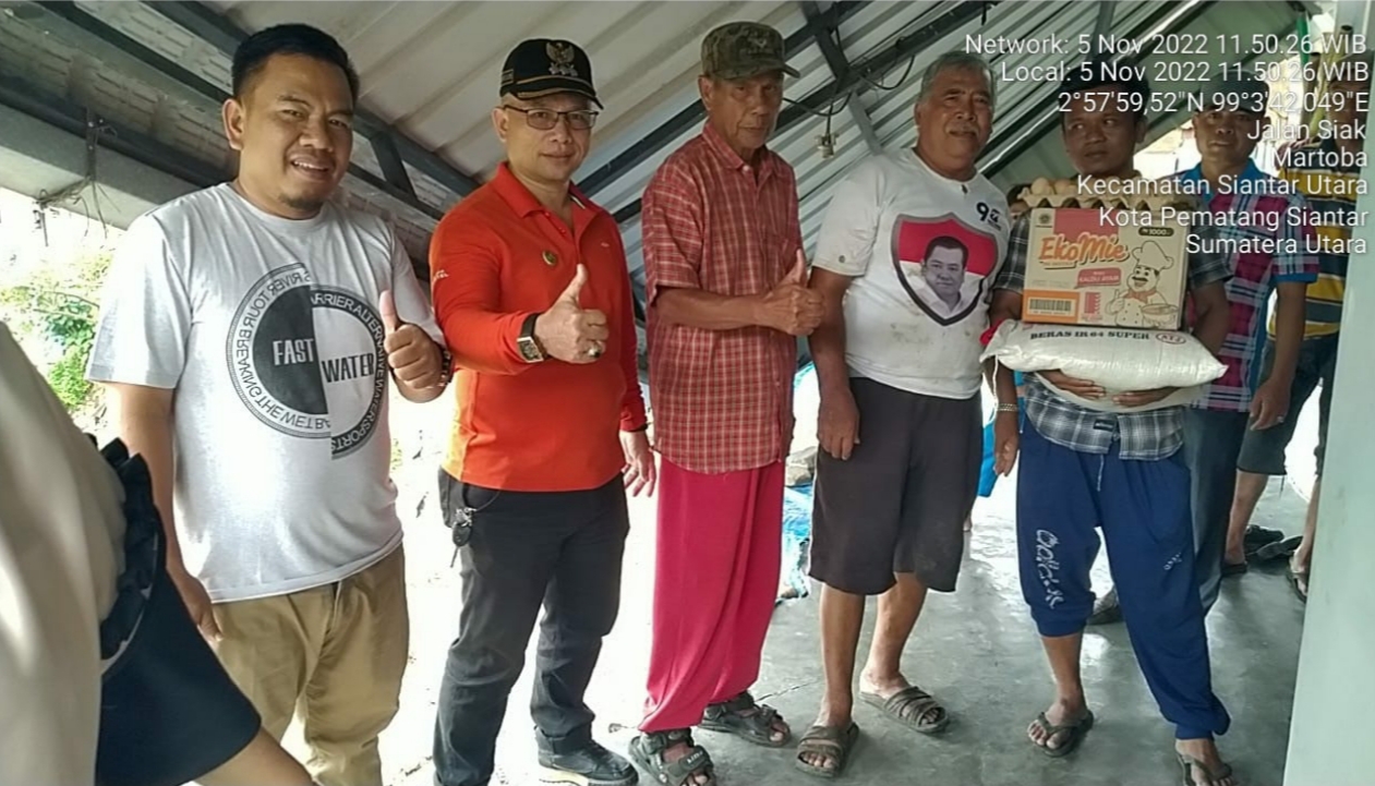 Wali Kota Pematang Siantar Bantu Korban Longsor di Jalan Siak