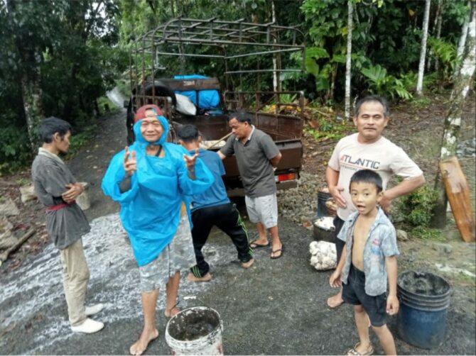 Prihatin…Masyarakat Mengeluhkan Anjlok nya Harga Karet