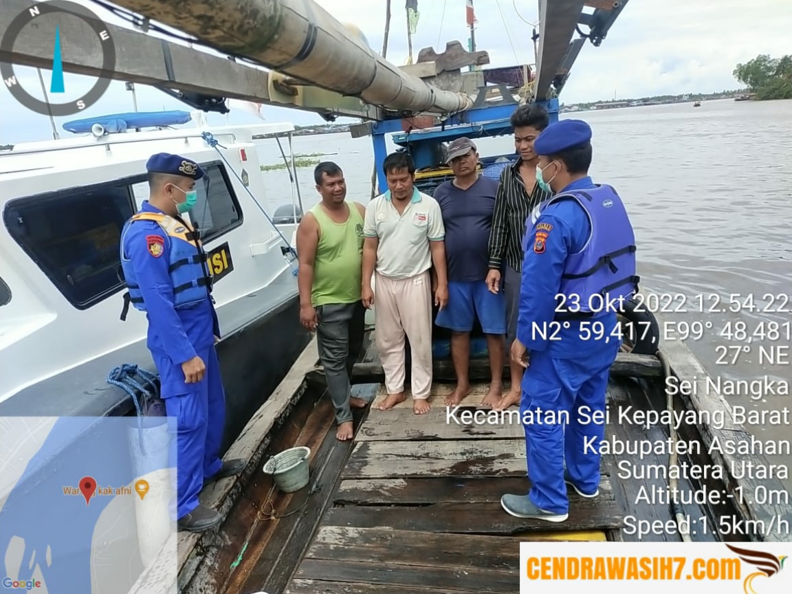 Hendak Memasuki Perairan Tanjungbalai, Kapal Nelayan Tanpa Nama di Hentikan Personil Satpolair Polres Tanjungbalai Guna Pemeriksaan