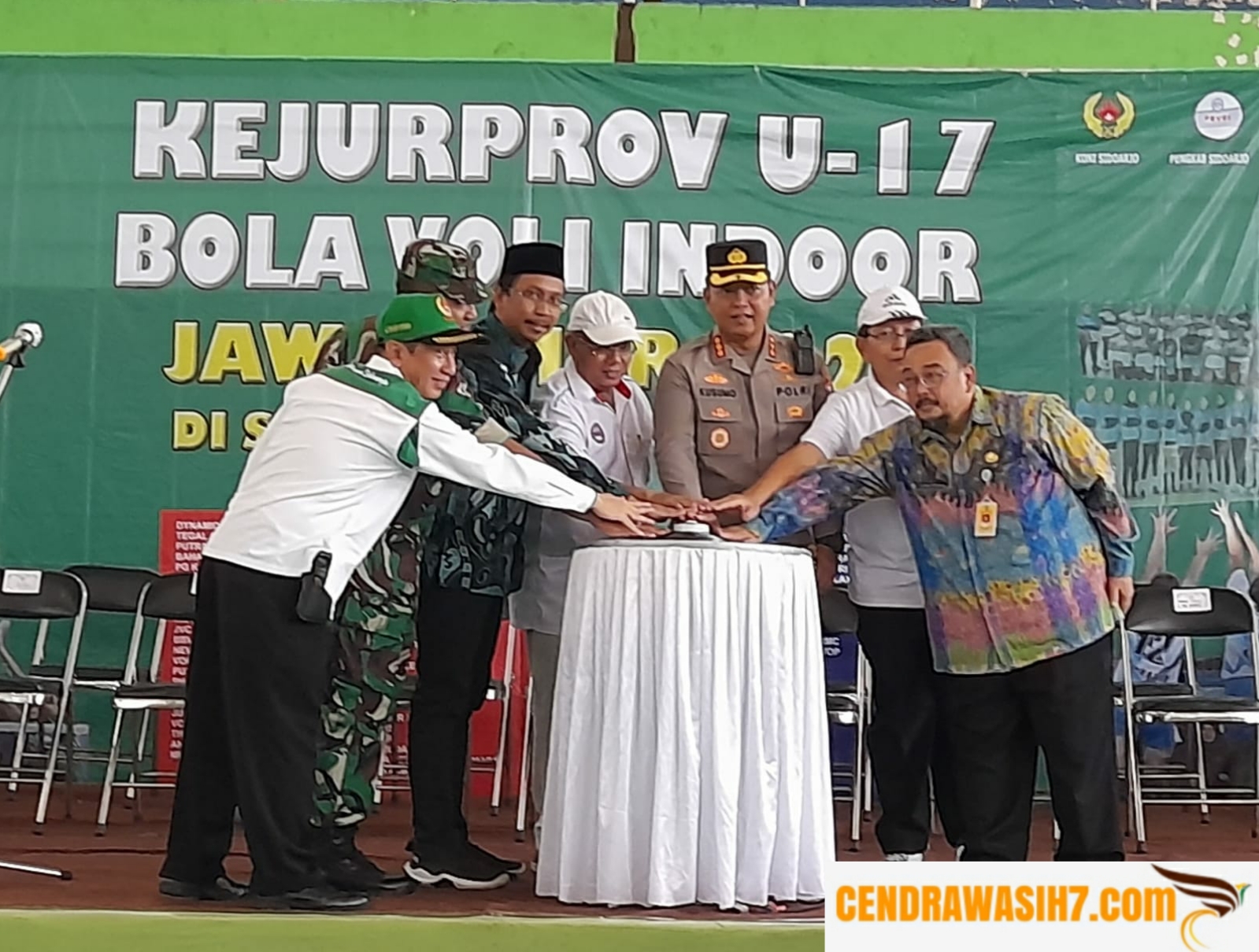 Bupati Sidoarjo Menjadi Inspektur Upacara Pembukaan Kejurprov Bola Voli U-17 Jatim