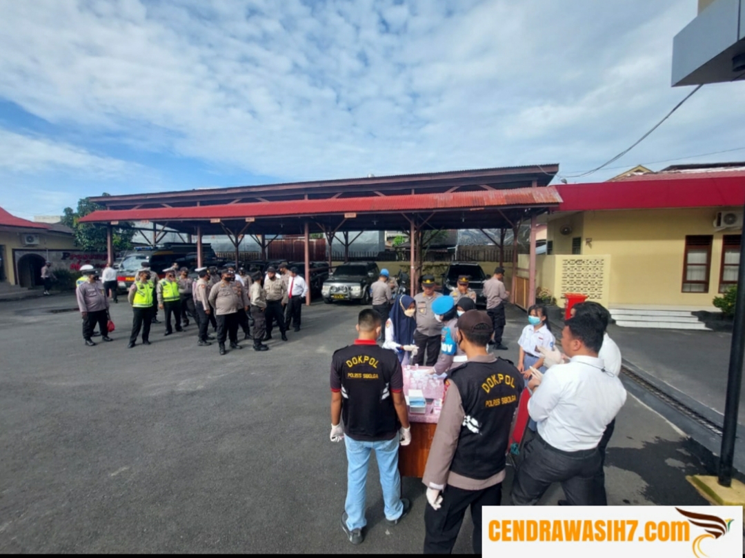 Kapolres Sibolga Melakukan Tes Urine Secara Mendadak Kepada Personil Polres Sibolga Secara Acak