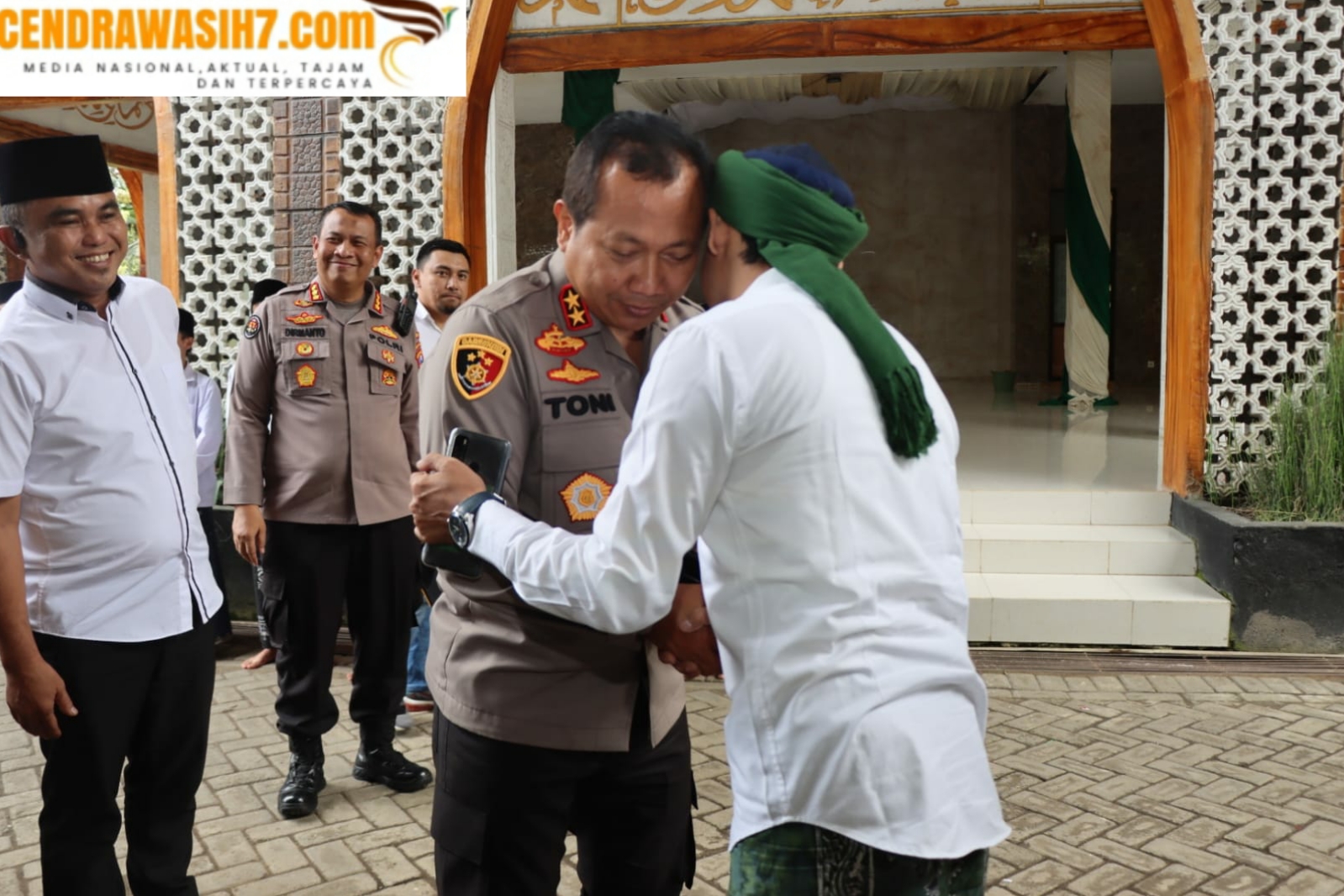 Kapolda Jatim Silaturahmi dengan Tokoh Agama di Ponpes Rejo Darul Mustofa Malang