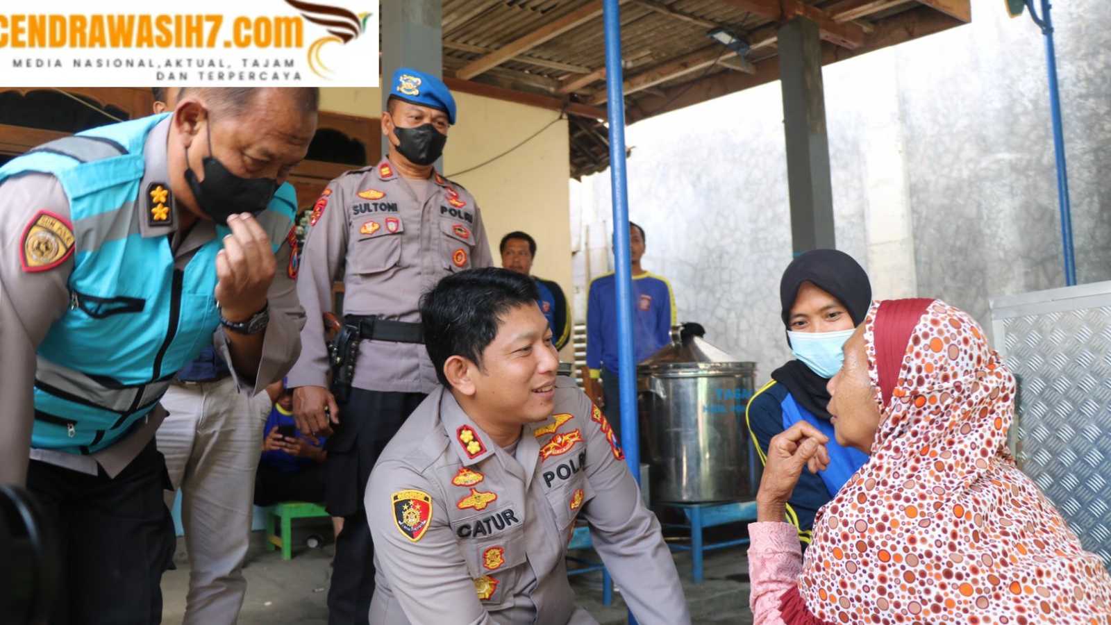 Polres Ponorogo Terjunkan Tim Trauma Healing Untuk Pengungsi Bencana Tanah Longsor