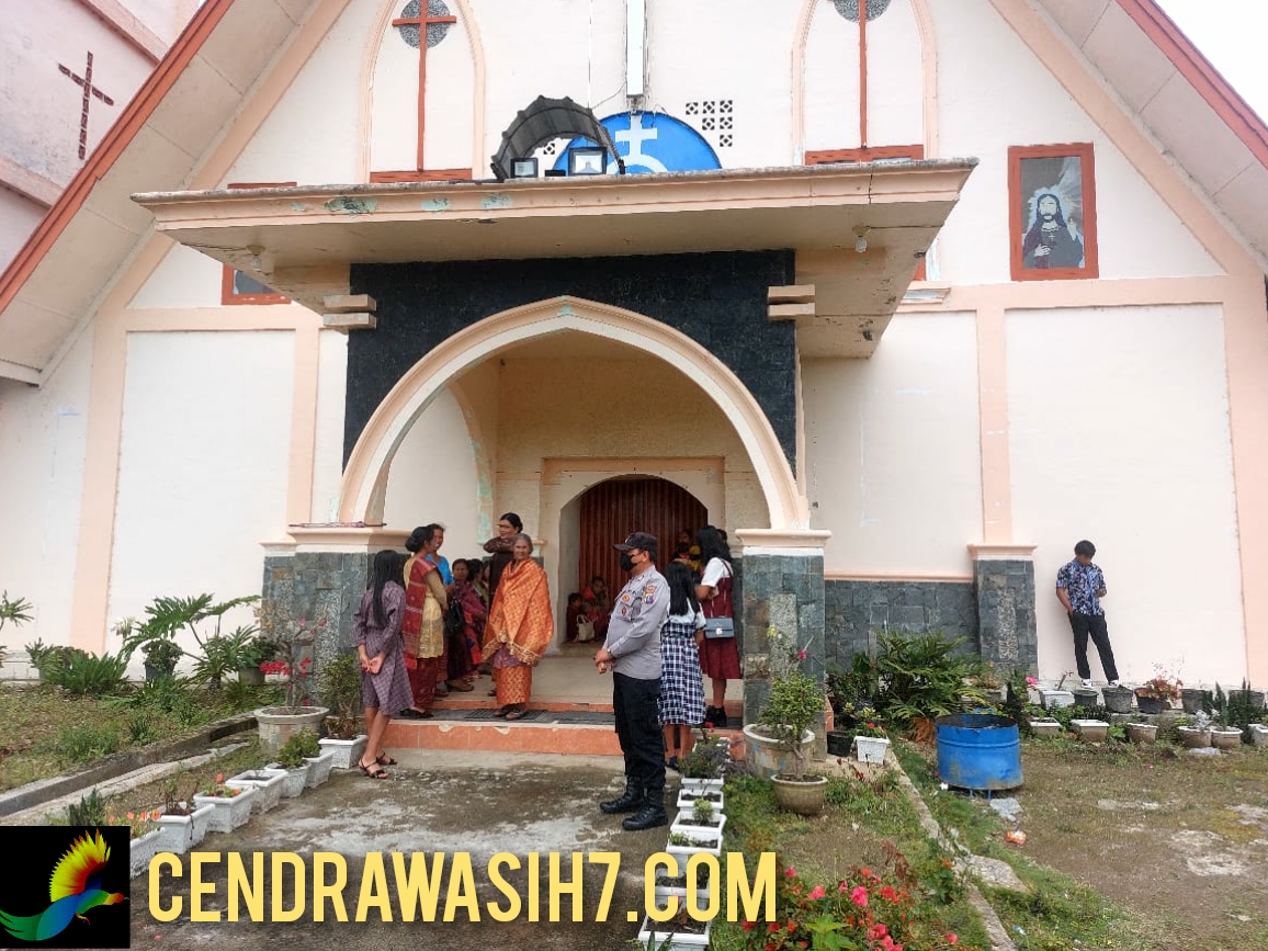 Personel Polres Humbahas Pam Ibadah Minggu di Gereja, Pastikan Berjalan Aman