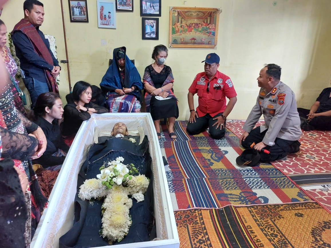 Kapolres Dairi Mengunjungi Rumah Duka Wartawan Dairi Almarhum Marulak Siahaan