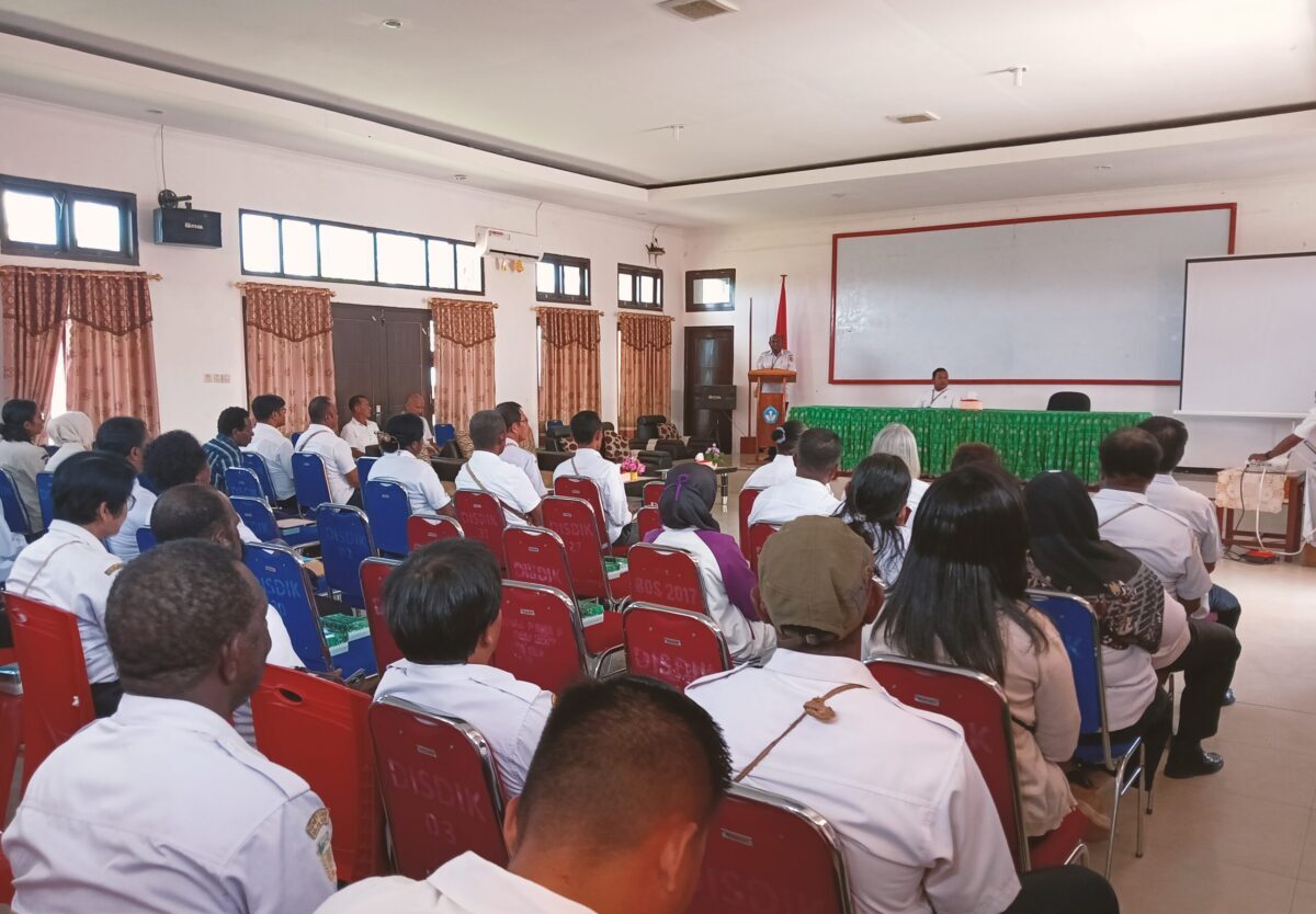 Sekretaris Daerah memberikan arahan kepada peserta rakor