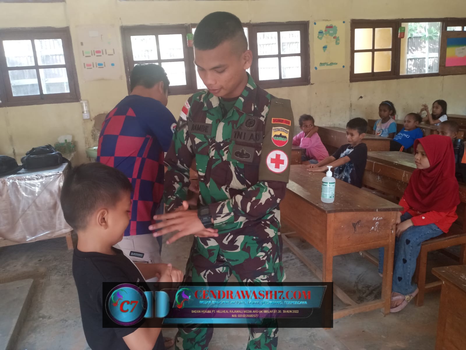 Satgas Yonif 125/SMB Berikan Penyuluhan Kesehatan Kepada Siswa Sekolah di Papua