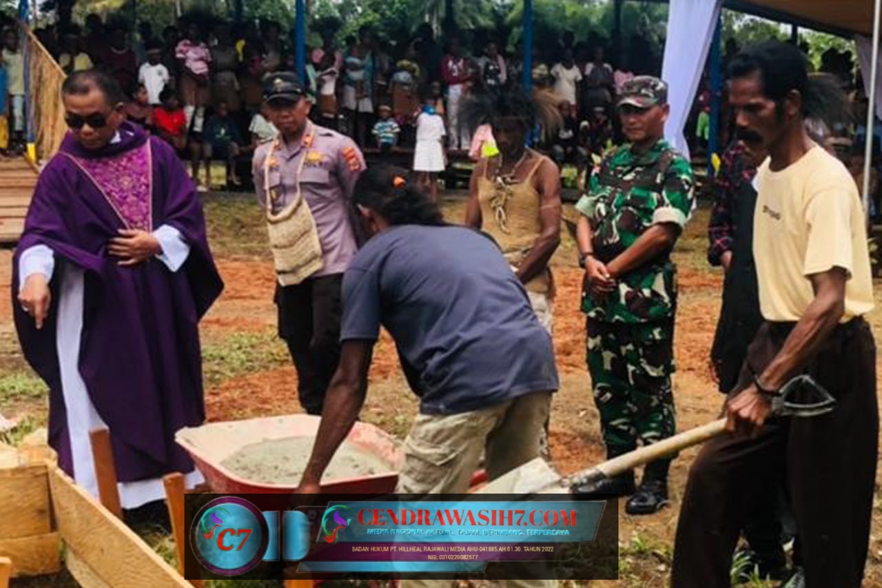 Danramil Astj hadiri peletakan batu pertama Pembangunan Gereja Kristus Raja Sagare