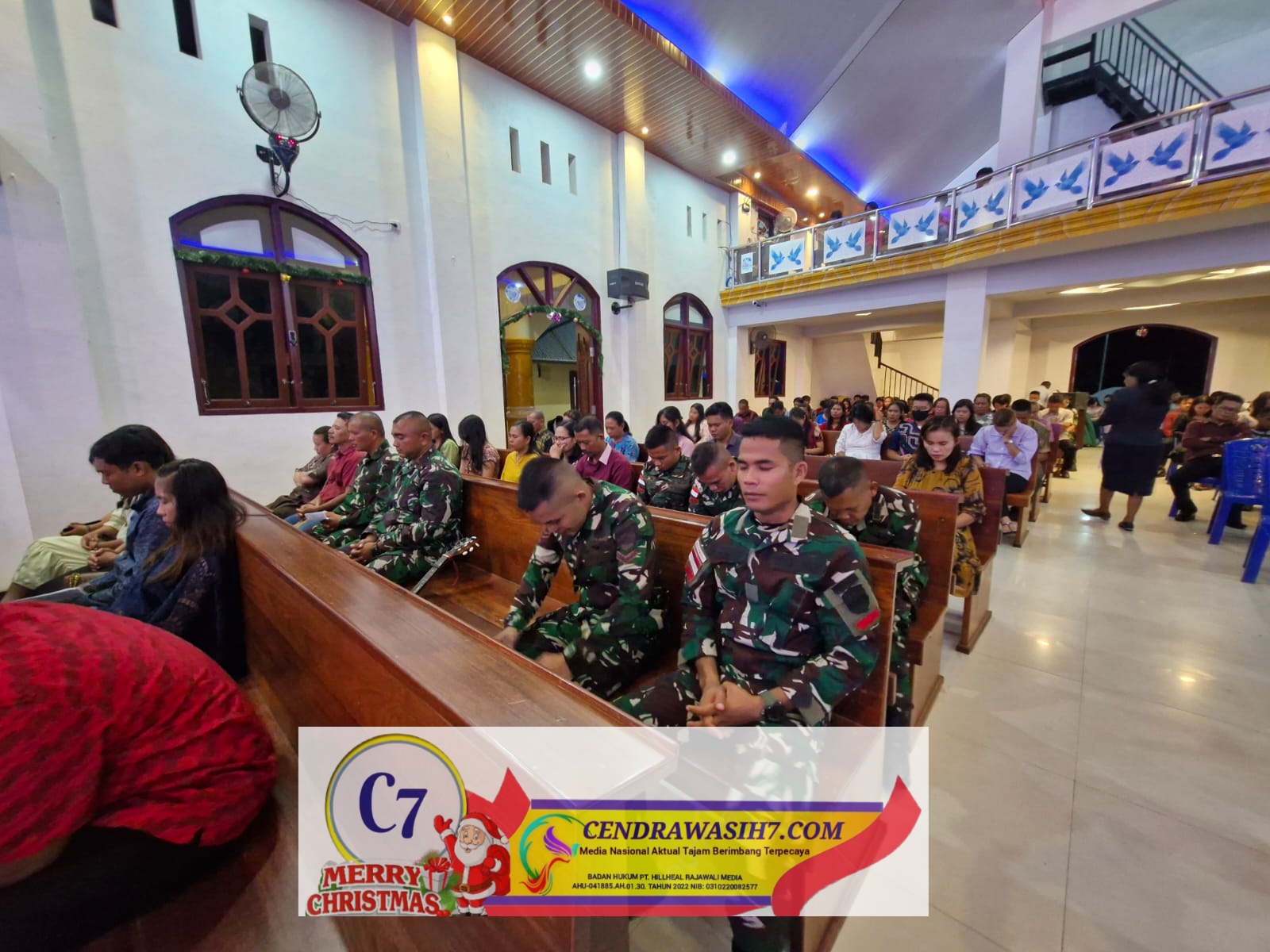 Jalin Komunikasi Sosial, Satgas Pamtas Kewilayahan Yonif 125/SMB Hadiri Ibadah Natal Bersama