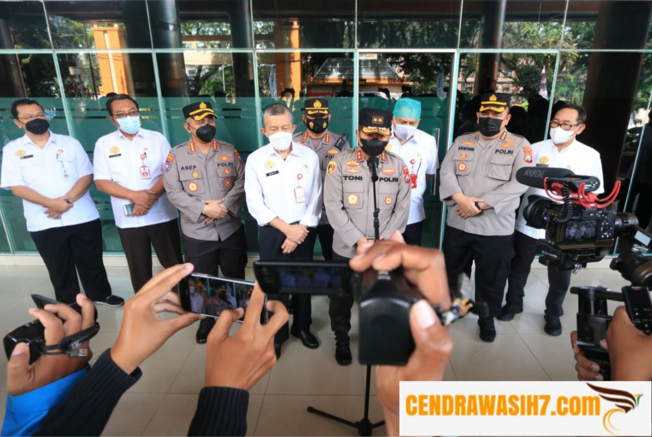 Respon Cepat Kapolda Jatim yang Baru Kunjungi Korban Tragedi Kanjuruhan di RSAA Malang