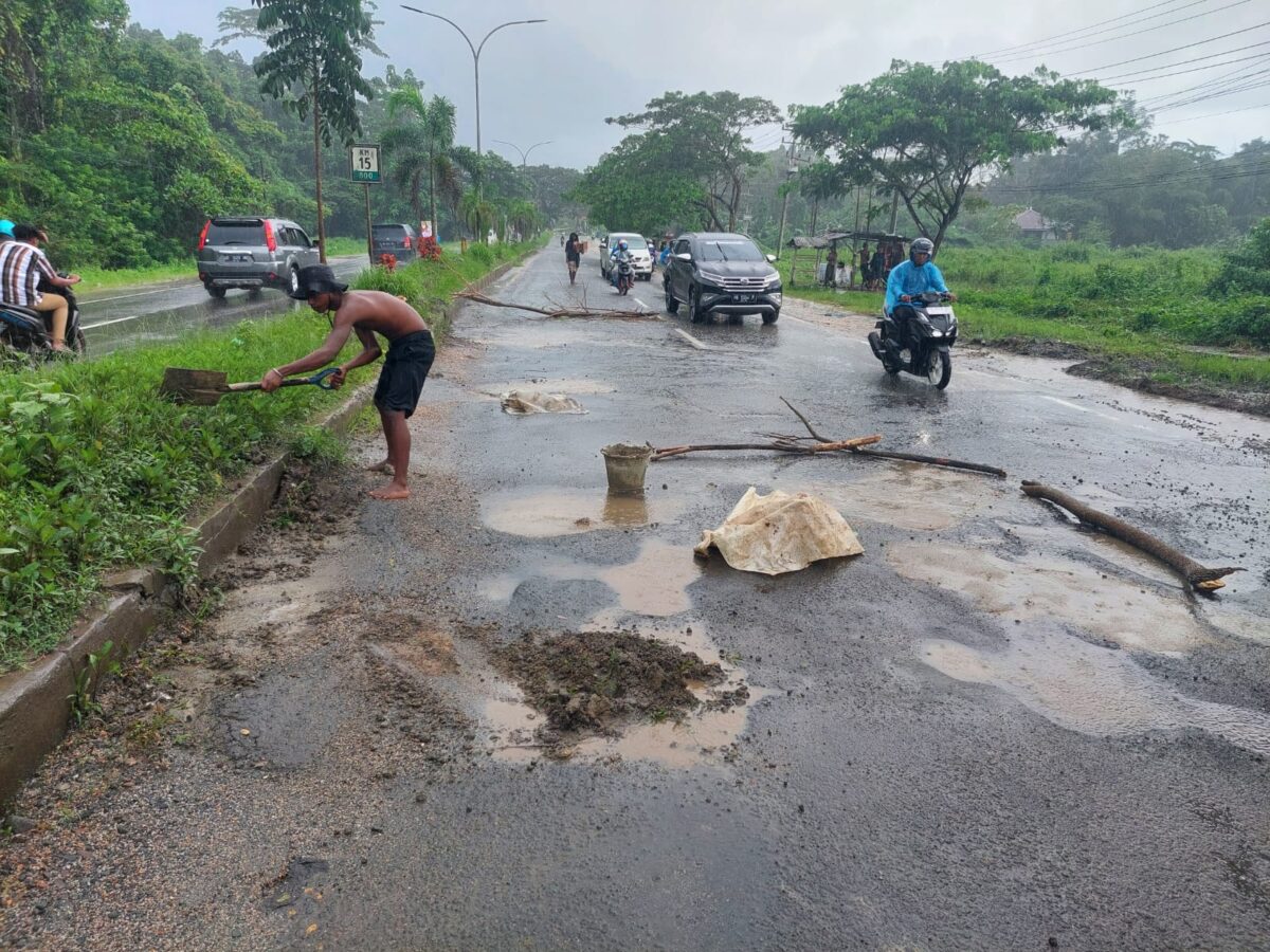 Diduga PJN2 Dapat Jatah Dari Kontraktor, Pekerjaan Jalan Asal Jadi