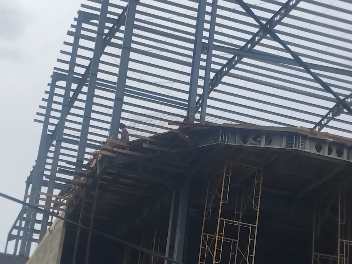 Bangunan Tanpa Ijin Di Km. 9,5  Kota Sorong Jalan Terus, Pemerintah Tutup Mata