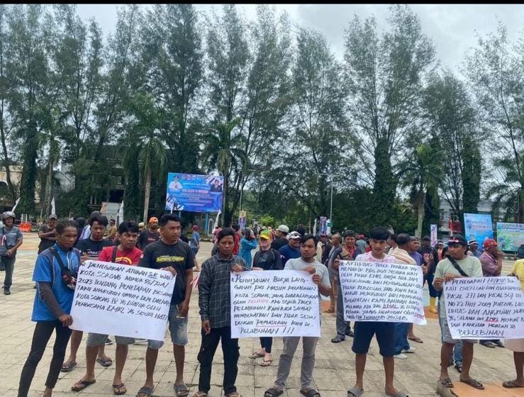 Aksi Sopir Truk Pelabuhan Kota Sorong, Wali Kota Sorong, Duduk Santai Dalam Kantor Wali Kota
