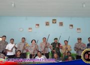 Kades Giri Mulya bersama Masyarakat Serahkan14 Senpira , 12 Senpira Laras Panjang dan, 2 Senpira Laras Pendek