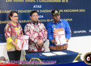Terima LHP BPK, Bupati F.X Mote: “Kami Berkomitmen Terus Lakukan Perbaikan” “Target Tahun 2026 Kabupaten Waropen Akan Mendapatkan Opini”