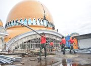 Bakti Tanpa Pamrih, Prajurit Petarung Pasmar 3 Gotong Royong Bangun Masjid Al-Akbar Kota Sorong