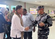 Majukan Generasi Muda, Komandan Pasmar 3 Sambut Kedatangan Mendikti Saintek RI di Sorong