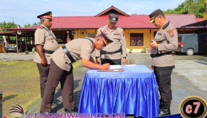 Kapolres Waropen Pimpin Upacara Pengukuhan Kabag SDM dan Sertijab Kasat Polairud.