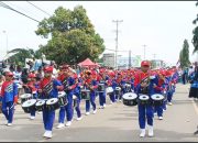 Drumband MI Al Ma’arif Merauke Bikin Penonton Terpukau di Karnaval HUT RI ke-80