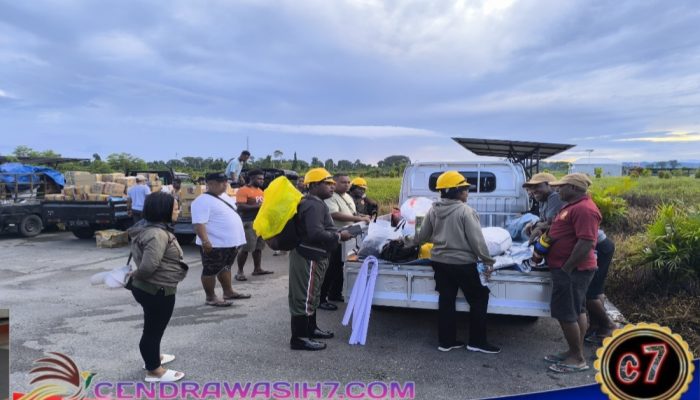 Gerak Cepat Pemda Waropen Salurkan Bantuan ke Lokasi Banjir di Distrik Kirihi