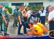 Disambut Prosesi Adat Injak Piring, Pangdam Kasuari dan Ketua Persit KCK Daerah XVIII/Kasuari Resmi Jejakkan Kaki di Bumi Kasuari