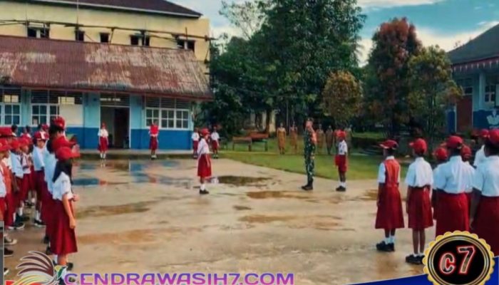 Tingkatkan Semangat Kebangsaan Generasi Muda, Pakum Satgas Yonif 763/SBA Pimpin Upacara Bendera