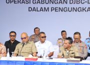 Kapolres Priok Pimpin Pengamanan Konferensi Pers, Polri-Bea Cukai Ungkap Modus Ekspor Ilegal 87 Kontainer Produk Turunan CPO Senilai Rp2,8 Triliun di Tanjung Priok”