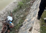 Motor Terjun ke Drainase di Pertigaan Kamizaun–Yobar, Pengendara Tewas di Tempat