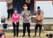 Jelang Natal dan Tahun Baru, Polres Merauke Berbagi Kasih ke Dua Gereja