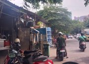 Bantaran Saluran Air Jl. Agung Barat,  Kumuh, Diduga Ditempati Illegal, Dikeluhkan Warga, Pemkot Diminta Bertindak Tegas