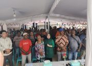 Bu Al Serap Aspirasi Warga Kelapa Lima Saat Reses, Bagikan Bingkisan Natal