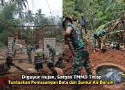 Diguyur Hujan, Satgas TMMD Tetap Tuntaskan Pemasangan Bata dan Sumur Air Bersih