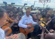 Mendarat di Atsj, Apolo Safanpo Disambut Meriah dan Diiringi Perahu Warga  ‎