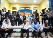 Usai Safari Ramadan, Gubernur Apolo Dikepung Warga Mappi yang Sampaikan Aspirasi  ‎