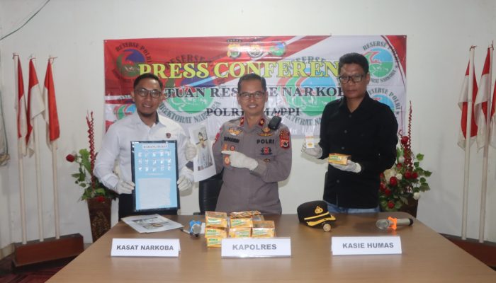 Pemuda di Mappi Diciduk, Sabu 15 Paket Disembunyikan di Balik Dinding