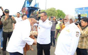 Dari Bandara ke Kampung Torai, Wamendes Resmikan Penerangan Jalan  ‎