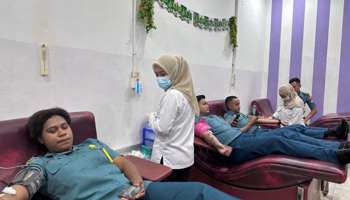Peduli Sesama, Prajurit Kodaeral XI Ramai-ramai Donor Darah di PMI