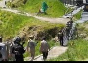 Jalan Kaki Sapa Warga, Ops Damai Cartenz Jaga Kondusivitas Sinak  ‎