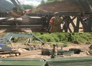 Pembangunan Jembatan Bailey STA 107 di Desa Leles Capai Progres 45 Persen