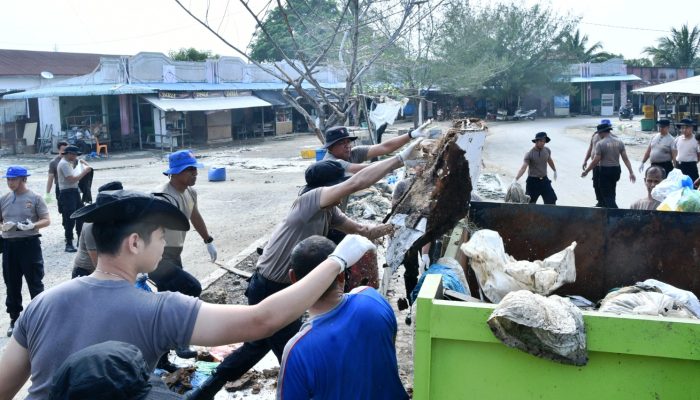 Polres Aceh Timur Dorong Pelestarian Lingkungan Melalui Green Policing di TPI Idi