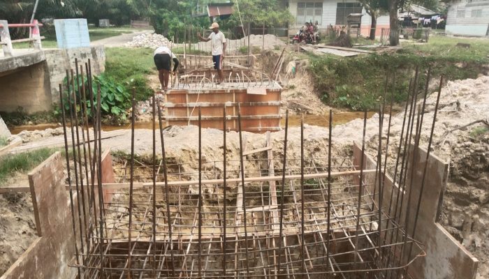 Kodim 0104/Aceh Timur Terus Pacu Pembangunan Jembatan Beton di Desa Alue Buloh 2, Progres Capai 70 Persen